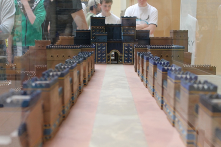 A model of the procession street in Babylon